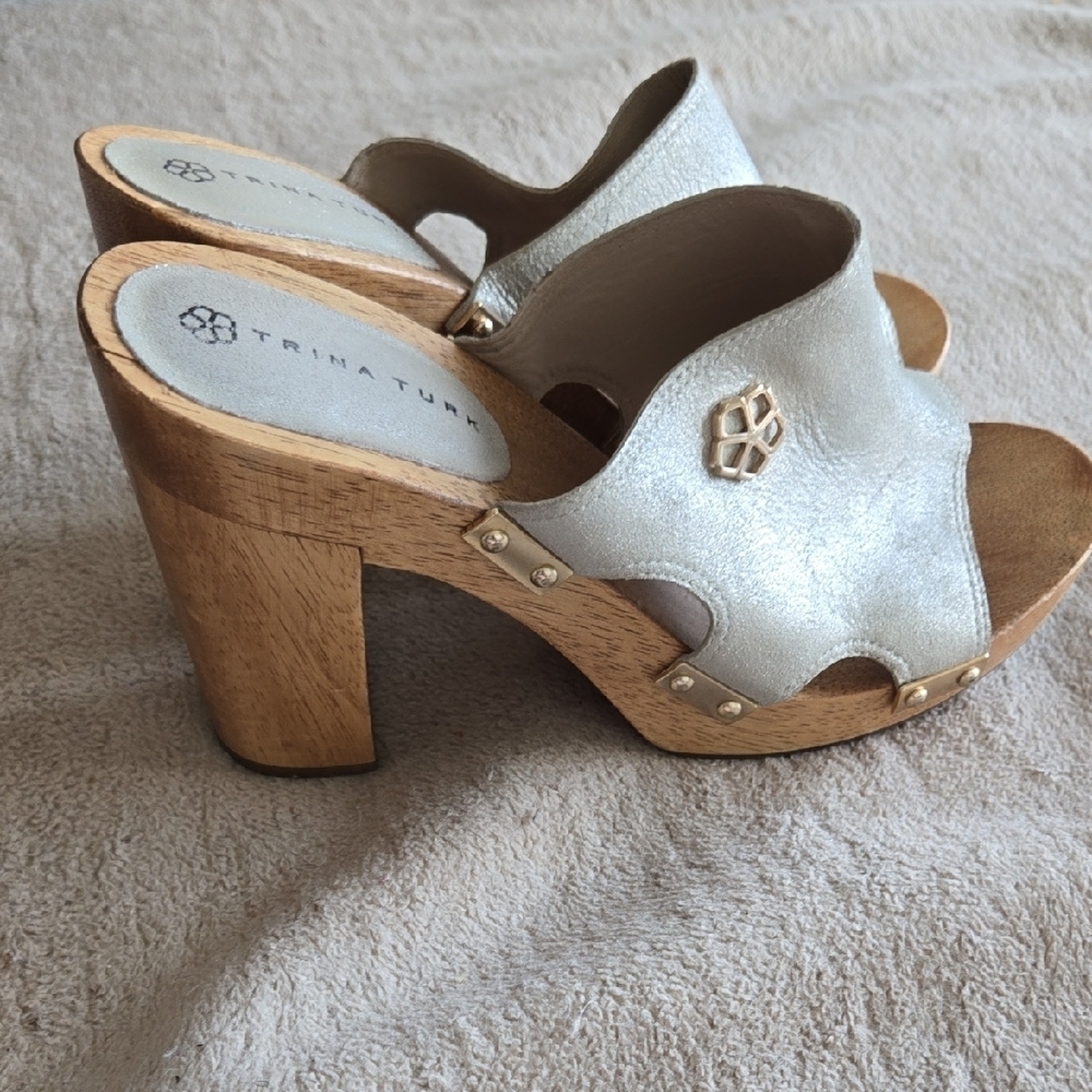 Trina Turk Women's Silver Wooden Platform Block Heel Sandals Size 8.5M